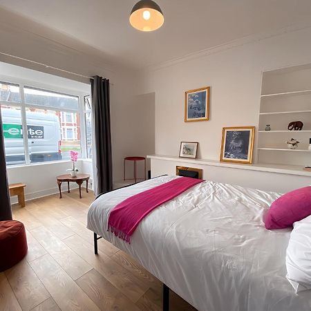 4-Bedroom Home - Perfect For Those Working In Bridgend - By Tailored Accommodation エクステリア 写真