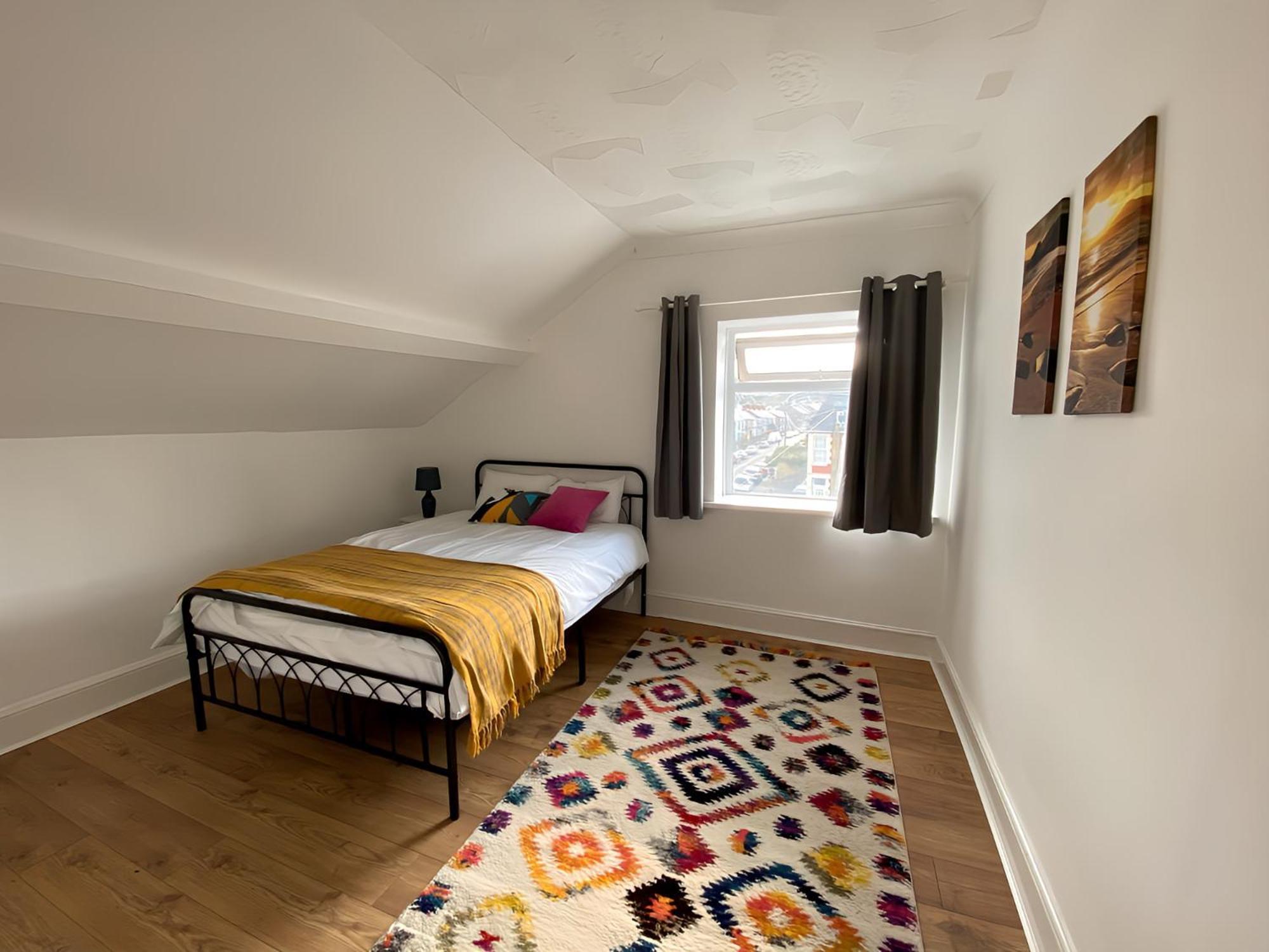 4-Bedroom Home - Perfect For Those Working In Bridgend - By Tailored Accommodation エクステリア 写真